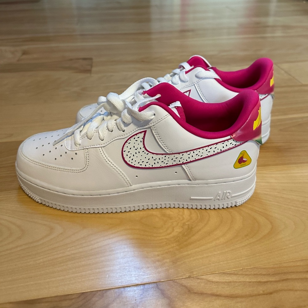 New - Nike Women’s Air Force 1 ‘07 LX Dragon Fruit Size 10.5 women’s